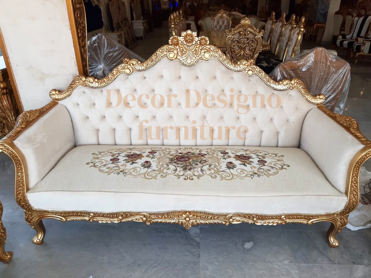 White Sofa Living Room Set – Elegant Comfort with Chinioti Craftsmanship by Décor Designo