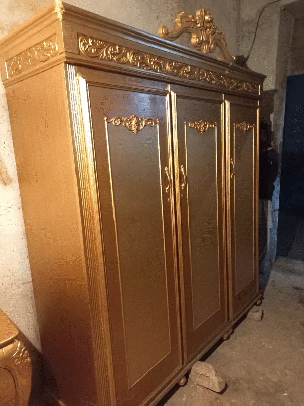 Luxury Wooden Wardrobe Designs Modern  Antique Wardrobes with Mirror Drawers  Pakistan & Worldwide - Image 7