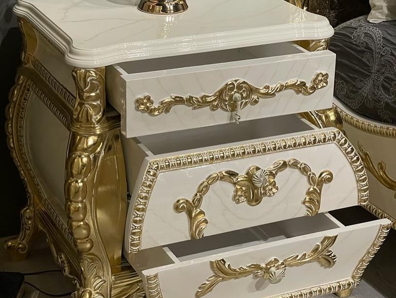 Luxury Solid Wood King Size Bed Design Sheesham Wood Masterpiece - Image 5