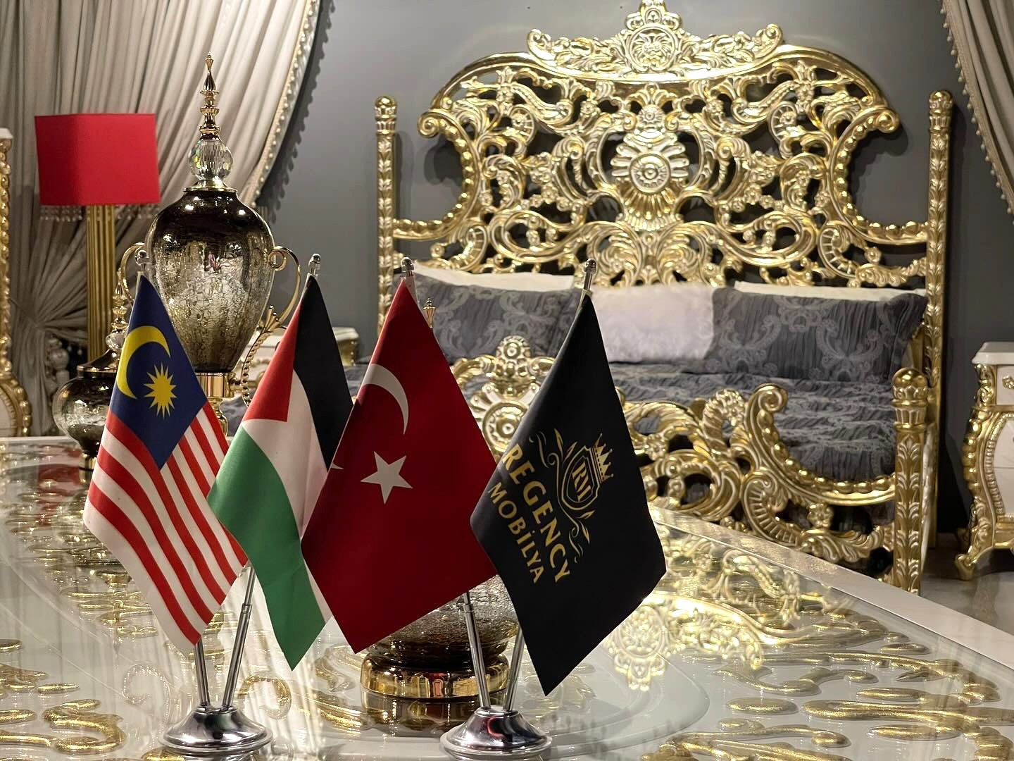 Luxury Solid Wood King Size Bed Design Sheesham Wood Masterpiece - Image 9