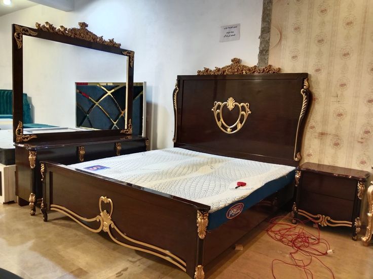 Wooden Chinioti Bed Set Design Luxury King Size Hooker Bedroom Furniture Style - Image 7