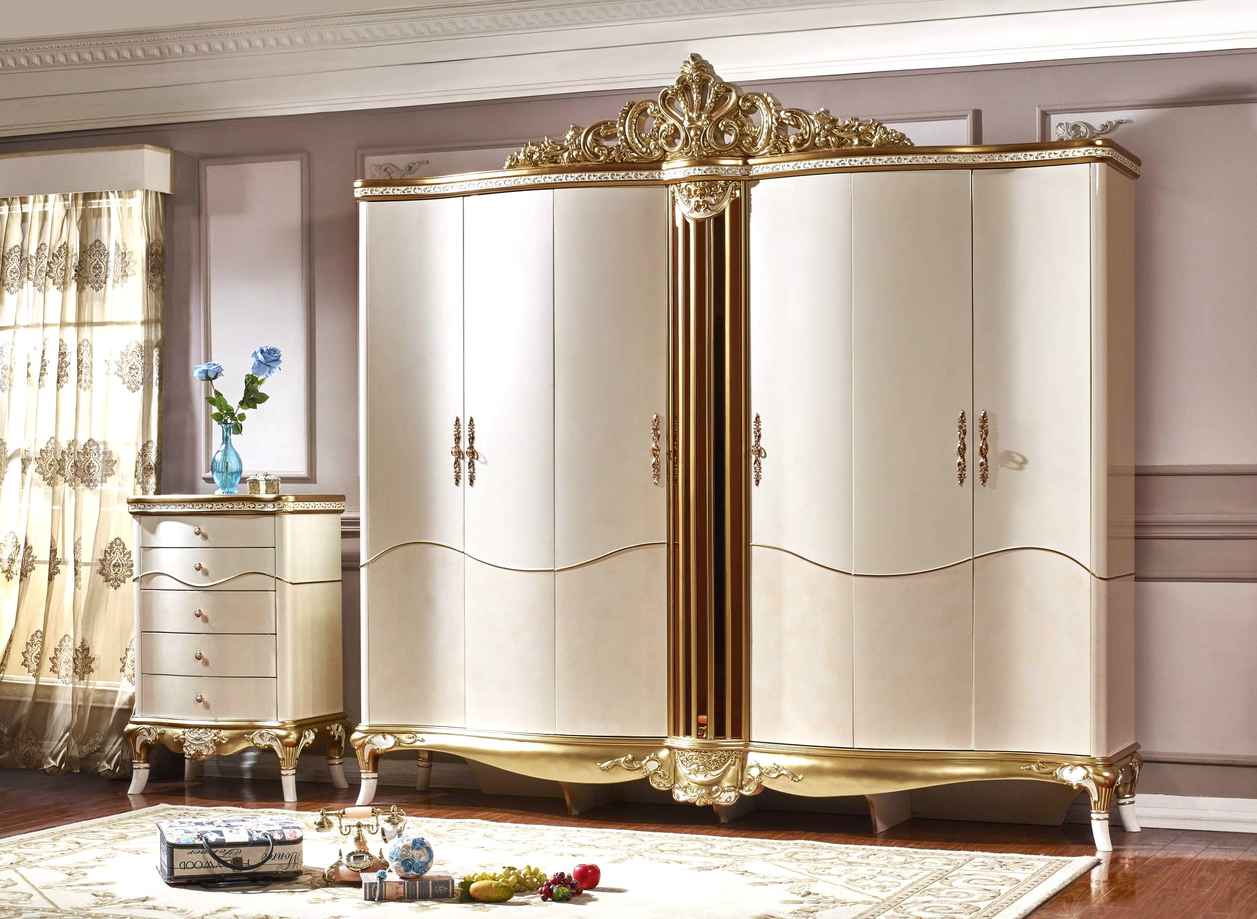 Antique Wardrobe – Vintage Charm & Timeless Storage for Classic Interiors